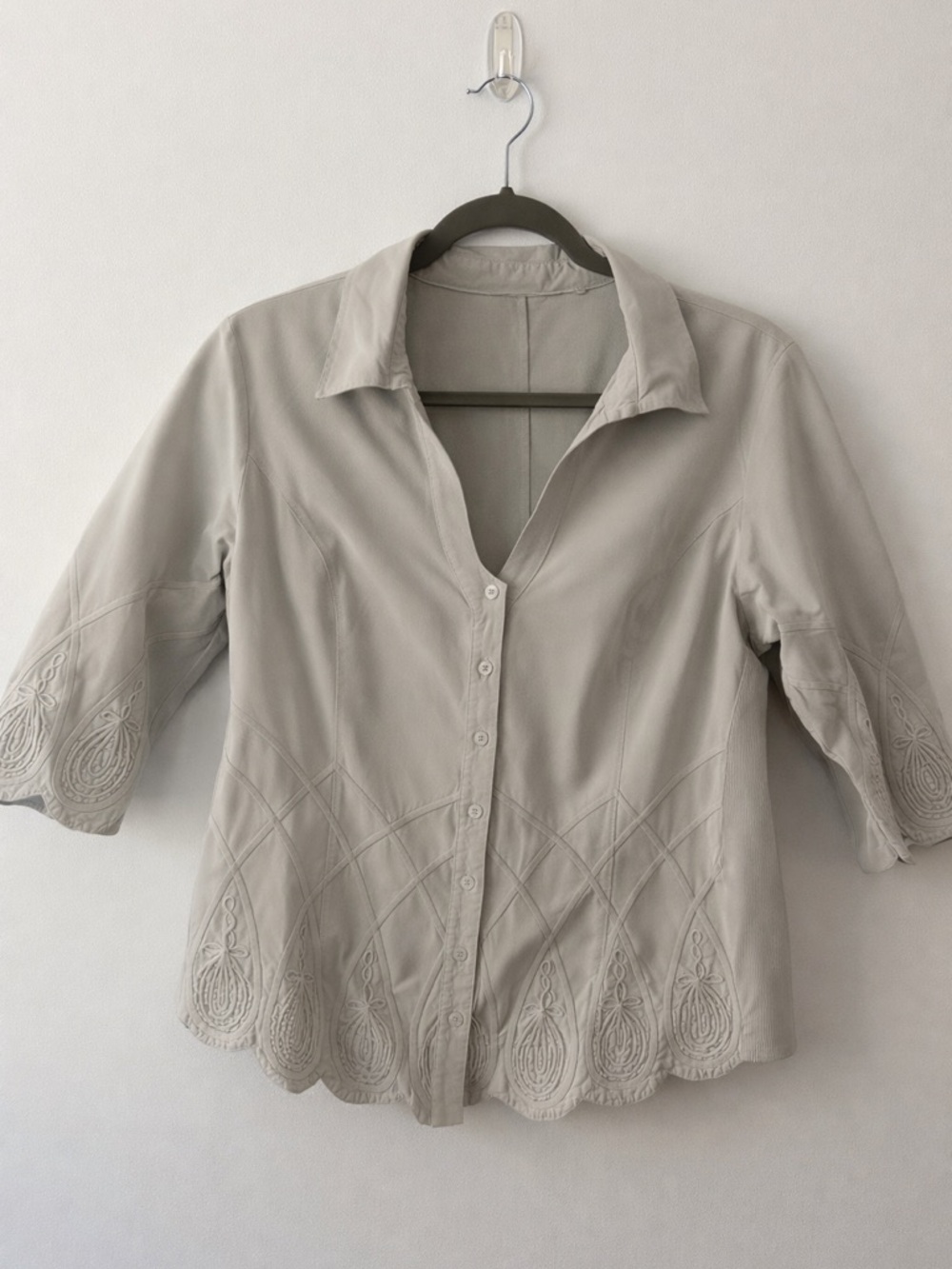 Soft Surroundings Women's Scallop-Hem Button Front Top - Light Beige/Gray. large